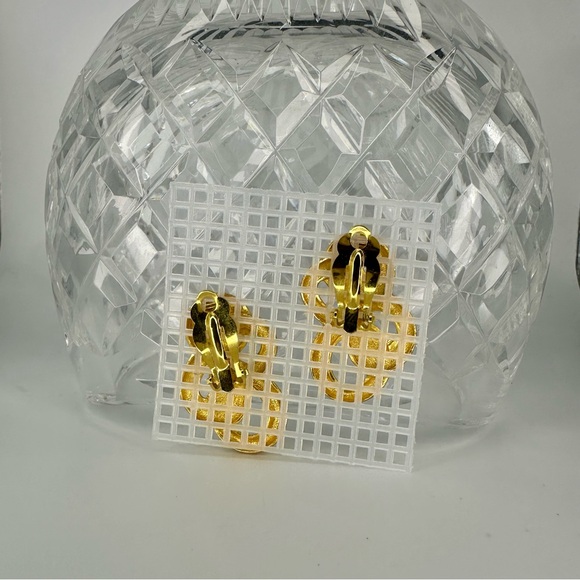 Vintage 2.5” Chunky Gold-Tone Sculptural Clip Earrings - Picture 3 of 6